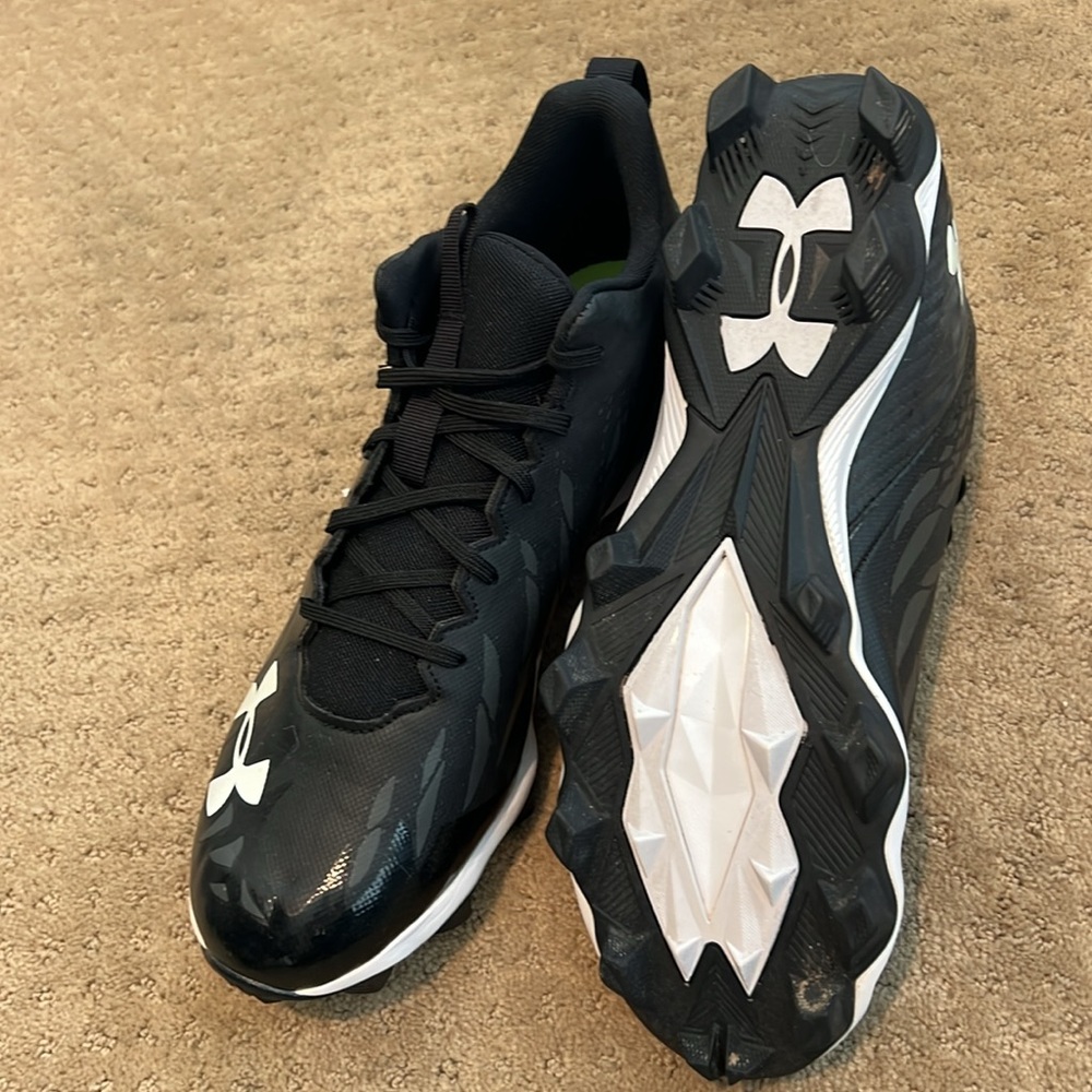 Under Armour Black Athletic Cleats - Picture 3 of 3